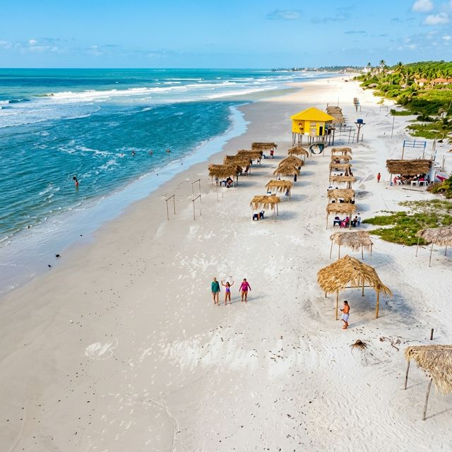 Beleza exuberante e águas cristalinas na Praia Ponta do Espadarte