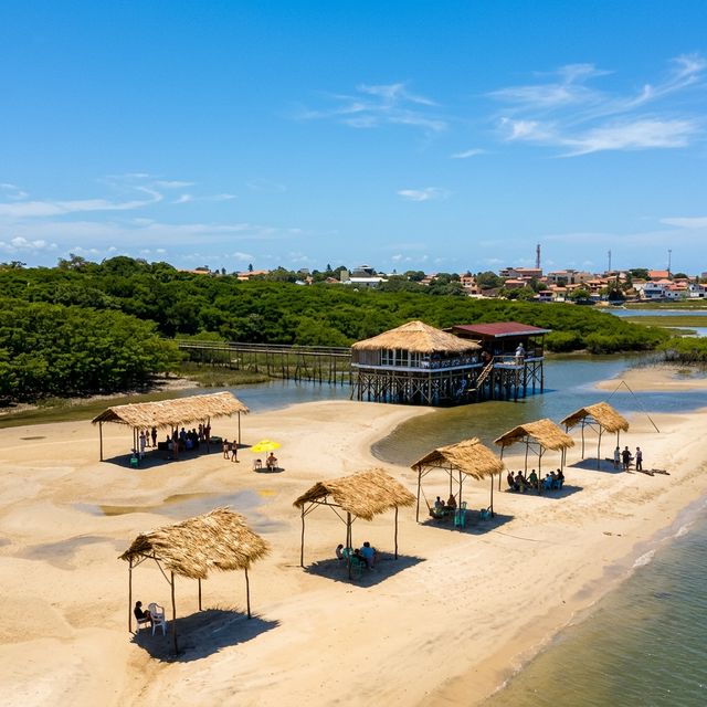 A bela e exclusiva areia da Praia do Solar em frente ao hotel